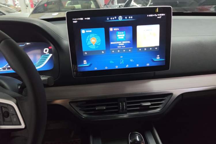 Used BYD Tang 2018 2.0T Automatic SmartConnect Prestige 7-Seater China V Standard Audio And AC Panel