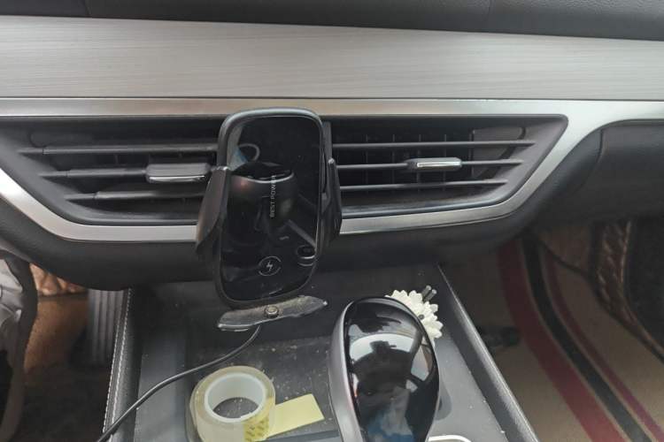 Used BYD Tang 2018 2.0T Automatic SmartConnect Prestige 7-Seater China V Standard Audio And AC Panel