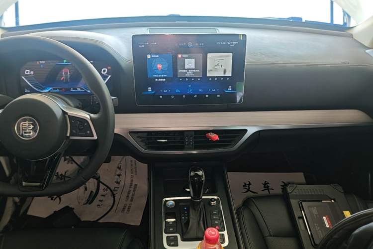 Used BYD Tang 2018 2.0T Automatic SmartConnect Prestige 7-Seater China V Standard Audio And AC Panel