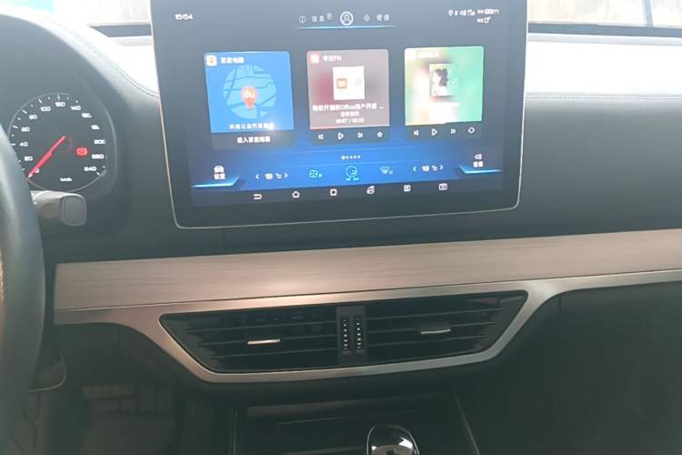Used BYD Tang 2018 2.0T Automatic SmartConnect Luxury Edition 5 Seats China V Standard Audio And AC Panel
