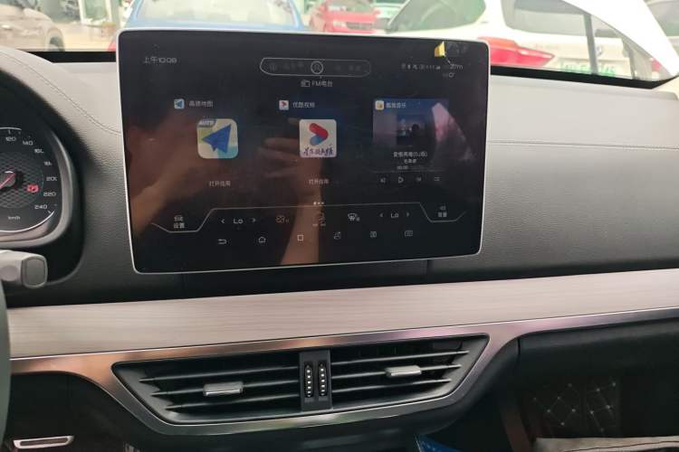 Used BYD Tang 2018 2.0T Automatic SmartConnect Luxury 7-Seater China V Emission Standard Audio And AC Panel