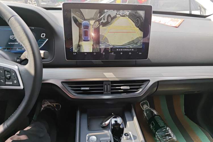 Used BYD Tang 2018 2.0T Automatic SmartConnect Prestige 7-Seater China V Standard Audio And AC Panel