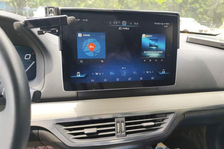 Used BYD Tang 2018 2.0T Automatic SmartConnect Prestige 7-Seater China V Standard Audio And AC Panel