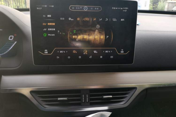 Used BYD Tang 2018 2.0T Automatic SmartConnect Prestige 7-Seater China V Standard Audio And AC Panel