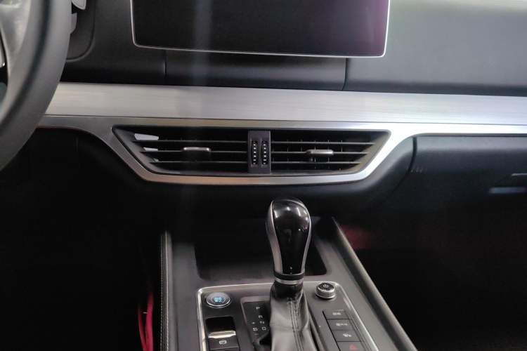 Used BYD Tang 2018 2.0T Automatic SmartConnect Prestige 7-Seater China V Standard Audio And AC Panel