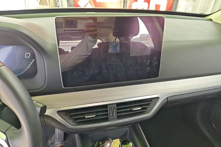 Used BYD Tang 2018 2.0T Automatic SmartConnect Prestige 7-Seater China V Standard Audio And AC Panel