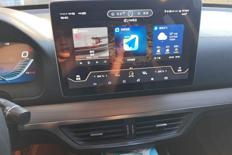 Used BYD Tang 2018 2.0T Automatic SmartConnect Prestige 7-Seater China V Standard Audio And AC Panel