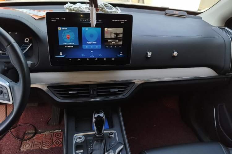 Used BYD Tang 2018 2.0T Automatic SmartConnect Prestige 7-Seater China V Standard Audio And AC Panel