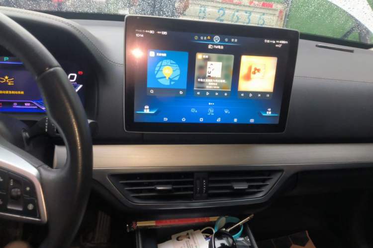 Used BYD Tang 2018 2.0T Automatic SmartConnect Prestige 7-Seater China V Standard Audio And AC Panel