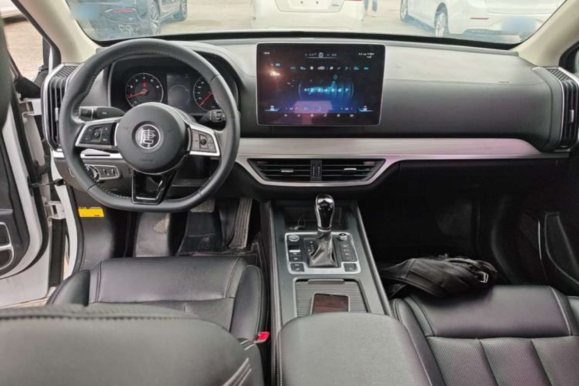 Used BYD Tang 2018 2.0T Automatic SmartConnect Luxury Edition 5 Seats China V Standard Center Console