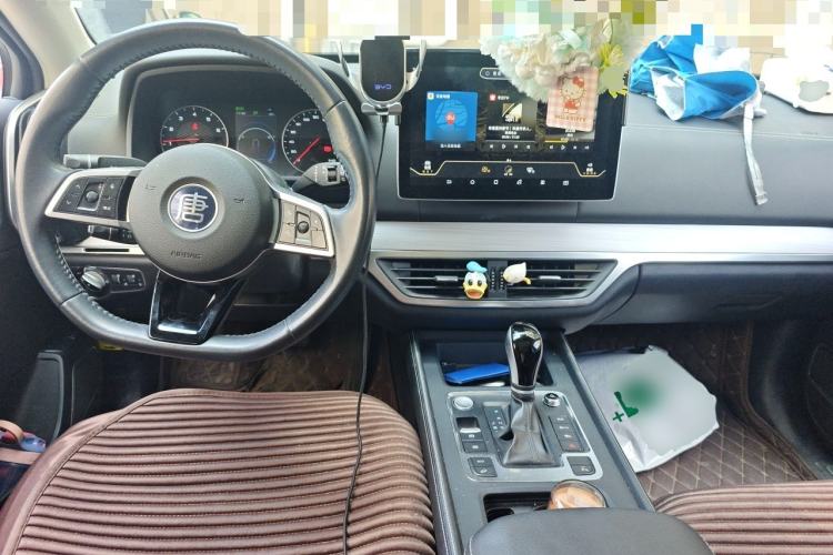 Used BYD Tang 2018 2.0T Automatic SmartConnect Luxury Edition 5 Seats China V Standard Center Console