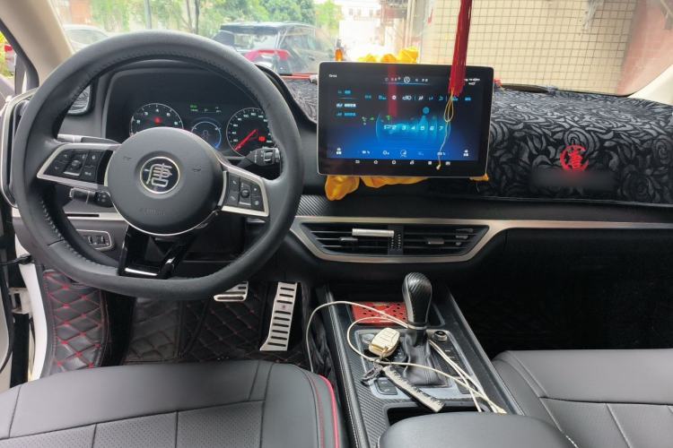 Used BYD Tang 2018 2.0T Automatic Smart Connect Prestige 7-Seater China V Standard Center Console