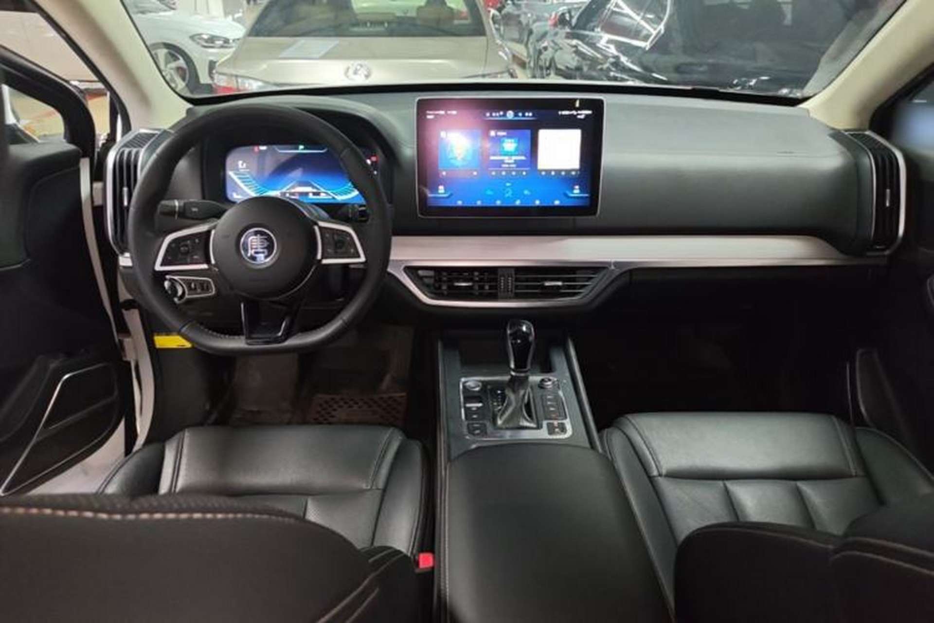 Used BYD Tang 2018 2.0T Automatic SmartConnect Prestige 7-Seater China V Standard Center Console