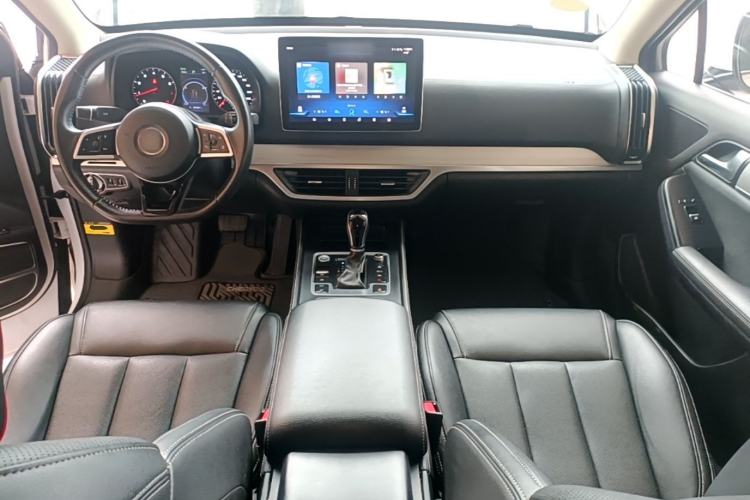 Used BYD Tang 2018 2.0T Automatic SmartConnect Luxury Edition 5 Seats China V Standard Center Console
