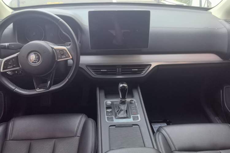 Used BYD Tang 2018 2.0T Automatic SmartConnect Luxury Edition 5 Seats China V Standard Center Console