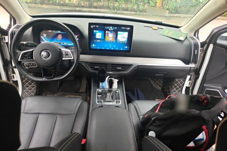 Used BYD Tang 2018 2.0T Automatic SmartConnect Prestige 7-Seater China V Standard Center Console