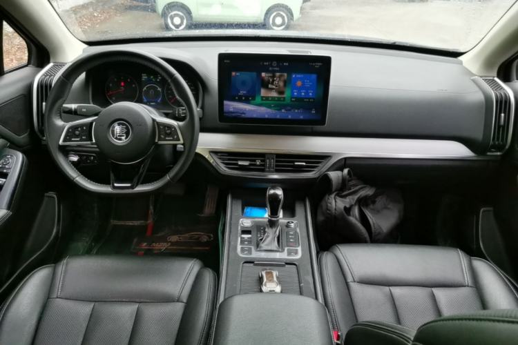 Used BYD Tang 2018 2.0T Automatic SmartConnect Luxury Edition 5 Seats China V Standard Center Console