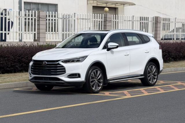 Used BYD Tang 2018 2.0T Automatic SmartConnect Prestige 7-Seater China V Standard