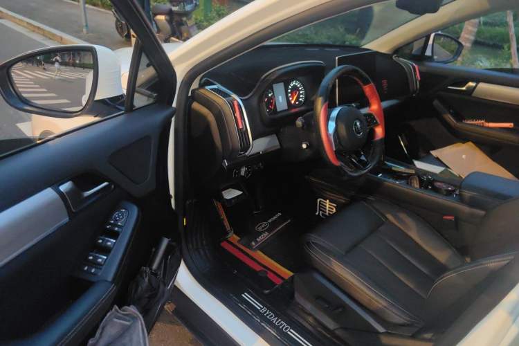 Used BYD Tang 2018 2.0T Automatic Smart Connect Prestige 7-Seater China V Standard Driver Seat