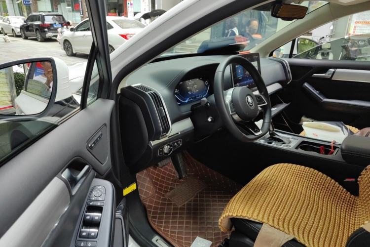 Used BYD Tang 2018 2.0T Automatic SmartConnect Prestige 7-Seater China V Standard Driver Seat