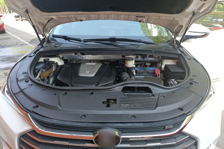 Used BYD Tang 2018 2.0T Automatic Smart Connect Prestige 7-Seater China V Standard Engine Bay