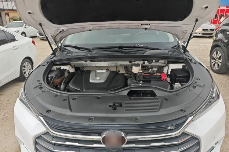 Used BYD Tang 2018 2.0T Automatic SmartConnect Luxury Edition 5 Seats China V Standard Engine Bay