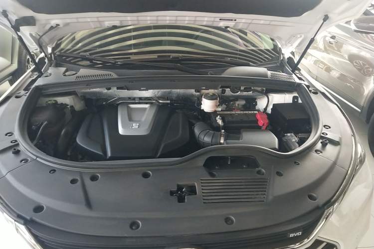 Used BYD Tang 2018 2.0T Automatic SmartConnect Prestige 7-Seater China V Standard Engine Bay