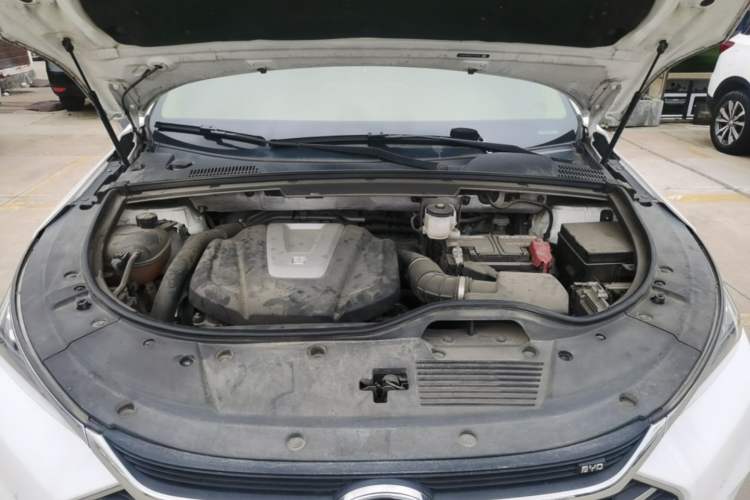 Used BYD Tang 2018 2.0T Automatic SmartConnect Prestige 7-Seater China V Standard Engine Bay