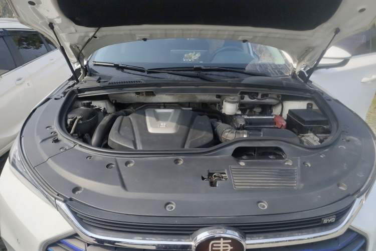 Used BYD Tang 2018 2.0T Automatic SmartConnect Prestige 7-Seater China V Standard Engine Bay