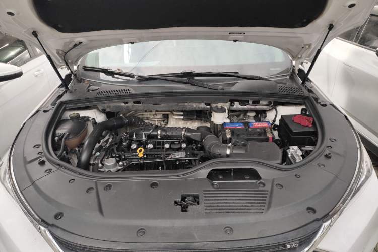 Used BYD Tang 2018 2.0T Automatic Smart Connect Prestige 7-Seater China V Standard Engine Bay