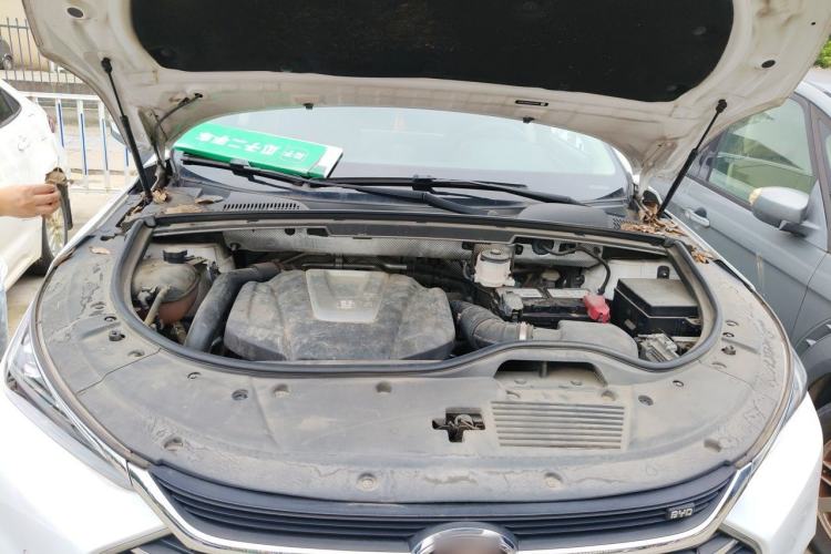 Used BYD Tang 2018 2.0T Automatic Smart Connect Prestige 7-Seater China V Standard Engine Bay