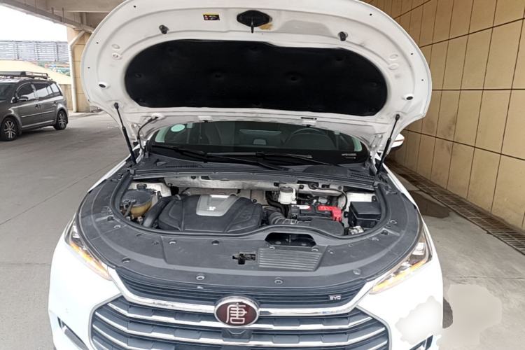 Used BYD Tang 2018 2.0T Automatic SmartConnect Luxury Edition 5 Seats China V Standard Engine Bay