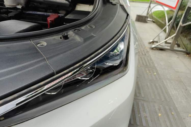 Used BYD Tang 2018 2.0T Automatic SmartConnect Prestige 7-Seater China V Standard Engine Bay Left