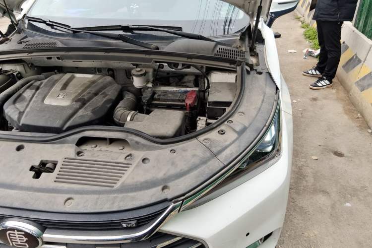 Used BYD Tang 2018 2.0T Automatic SmartConnect Luxury 7-Seater China V Emission Standard Engine Bay Left