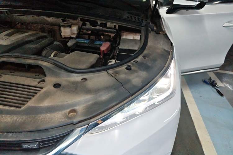 Used BYD Tang 2018 2.0T Automatic SmartConnect Prestige 5-Seater Emission Standard China V Engine Bay Left