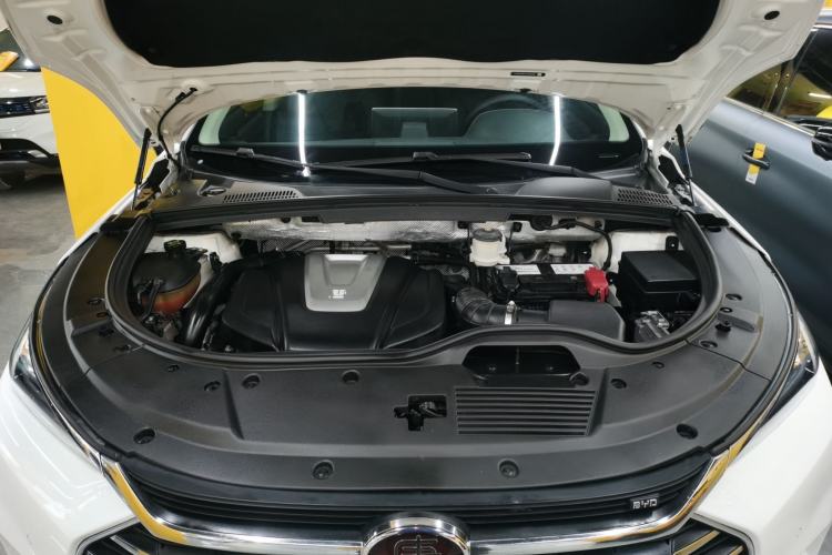 Used BYD Tang 2018 2.0T Automatic SmartConnect Prestige 7-Seater China V Standard Engine Bay