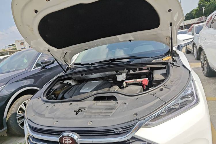 Used BYD Tang 2018 2.0T Automatic SmartConnect Prestige 7-Seater China V Standard Engine Bay
