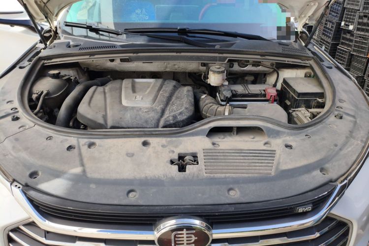 Used BYD Tang 2018 2.0T Automatic SmartConnect Luxury 7-Seater China V Emission Standard Engine Bay