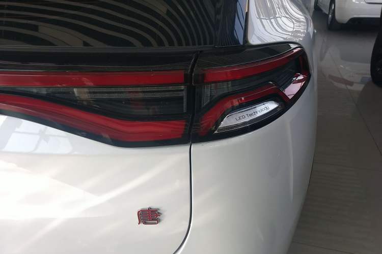 Used BYD Tang 2018 2.0T Automatic SmartConnect Prestige 7-Seater China V Standard Exterior 3