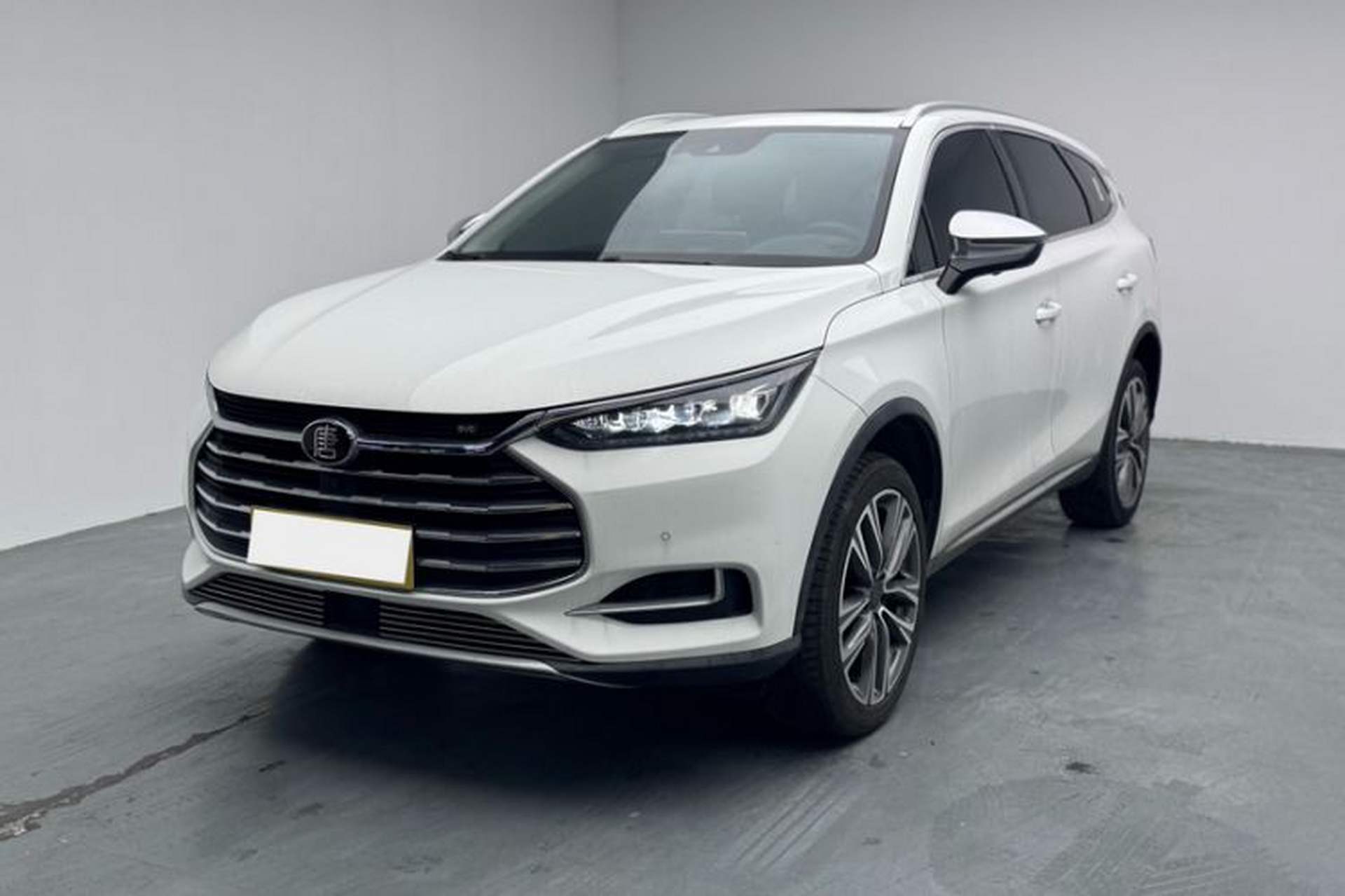 Used BYD Tang 2018 2.0T Automatic SmartConnect Prestige 7-Seater China V Standard Front Left 45 Deg