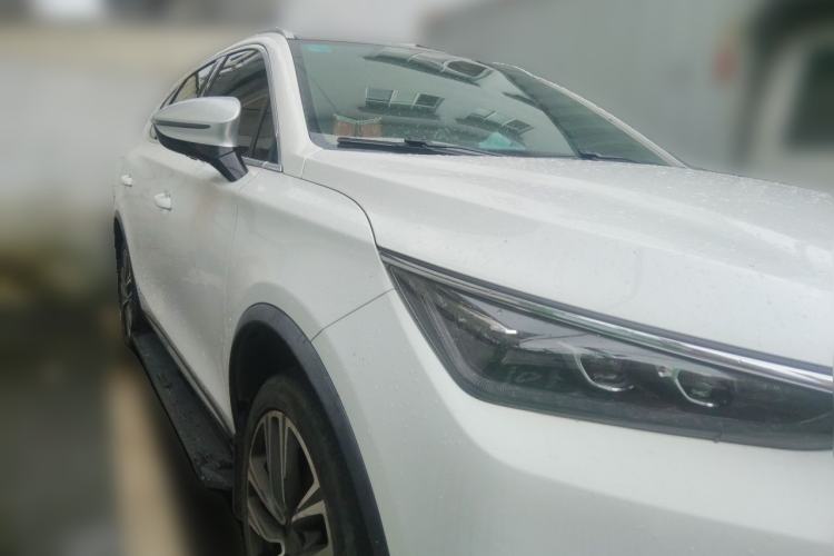 Used BYD Tang 2018 2.0T Automatic SmartConnect Luxury Version 7 Seats China V Standard Front Right 45 Deg