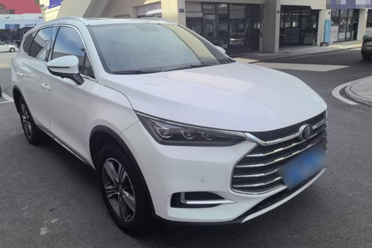 Used BYD Tang 2018 2.0T Automatic SmartConnect Luxury Edition 5 Seats China V Standard Front Right 45 Deg