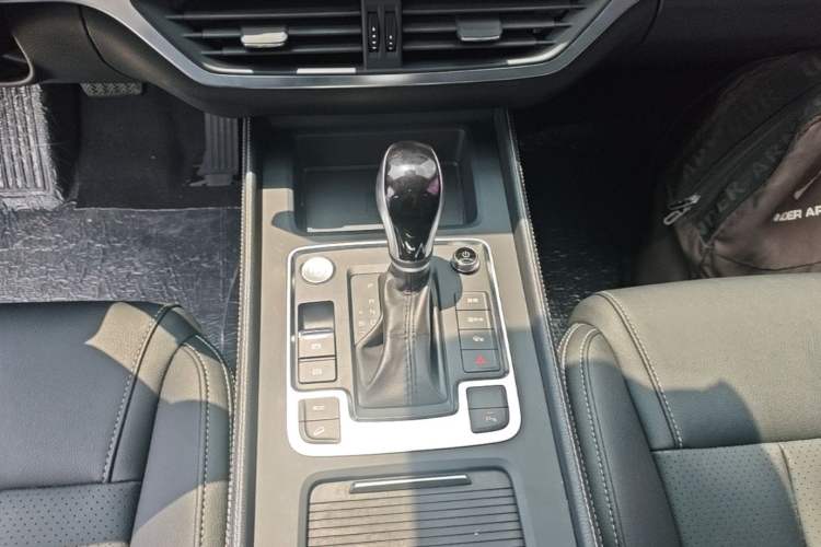 Used BYD Tang 2018 2.0T Automatic Smart Connect Prestige 7-Seater China V Standard Gear Lever