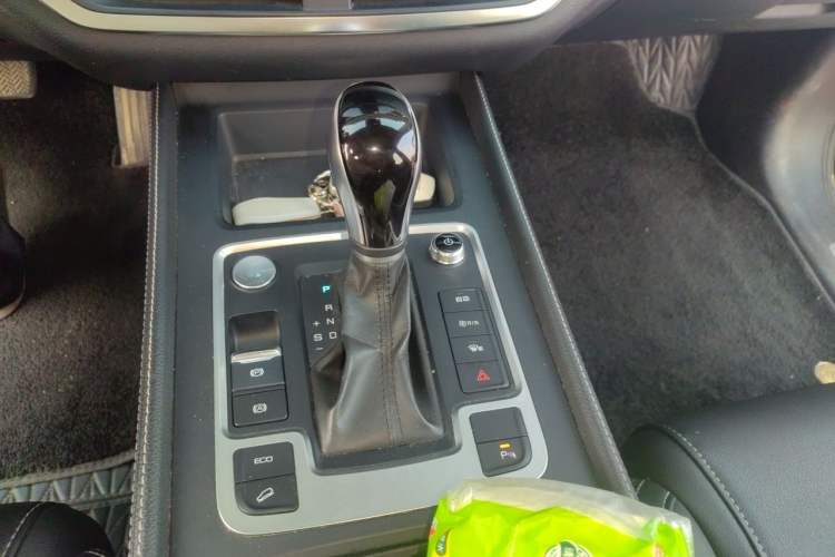 Used BYD Tang 2018 2.0T Automatic SmartConnect Prestige 5-Seater Emission Standard China V Gear Lever