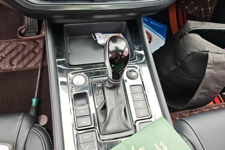 Used BYD Tang 2018 2.0T Automatic SmartConnect Luxury 7-Seater China V Emission Standard Gear Lever