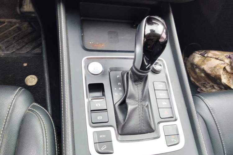 Used BYD Tang 2018 2.0T Automatic Smart Connect Prestige 7-Seater China V Standard Gear Lever