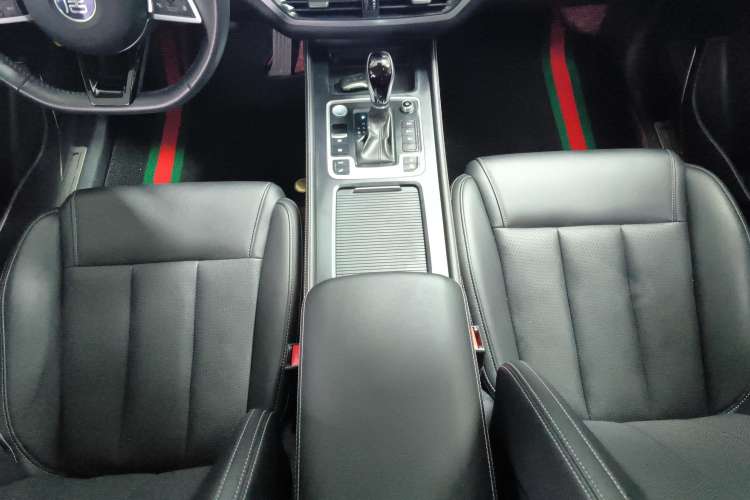 Used BYD Tang 2018 2.0T Automatic Smart Connect Prestige 5-Seater National Emission Standard V Gear Lever