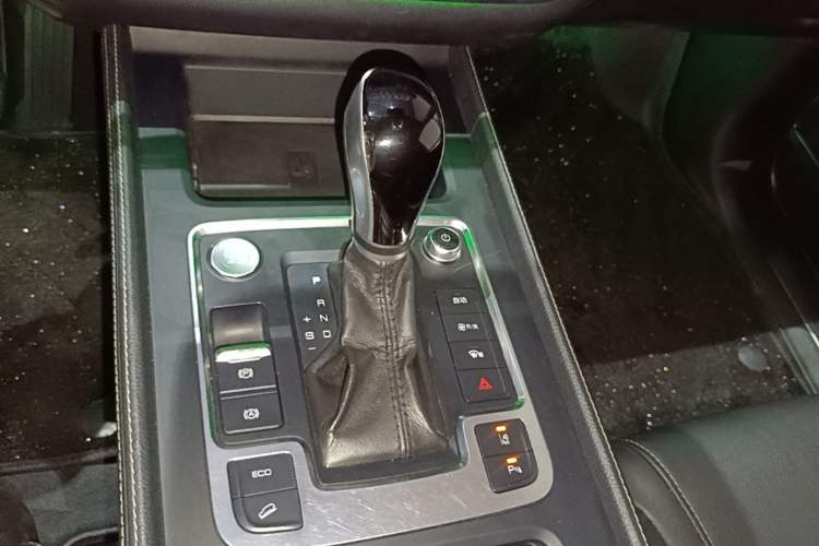 Used BYD Tang 2018 2.0T Automatic SmartConnect Prestige 7-Seater China V Standard Gear Lever