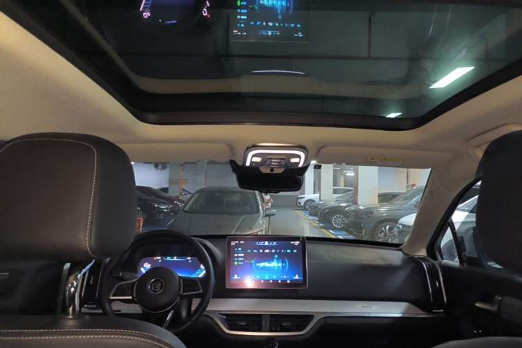 Used BYD Tang 2018 2.0T Automatic SmartConnect Prestige 7-Seater China V Standard Headliner