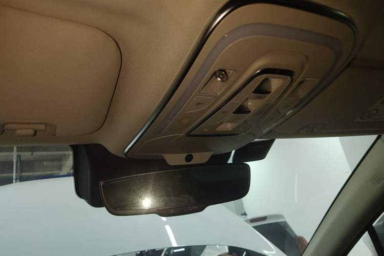 Used BYD Tang 2018 2.0T Automatic SmartConnect Prestige 7-Seater China V Standard Headliner